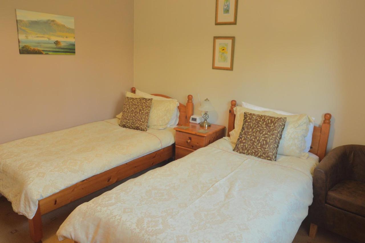 Bryn Hebog Bed & Breakfast Carmarthen Exterior photo